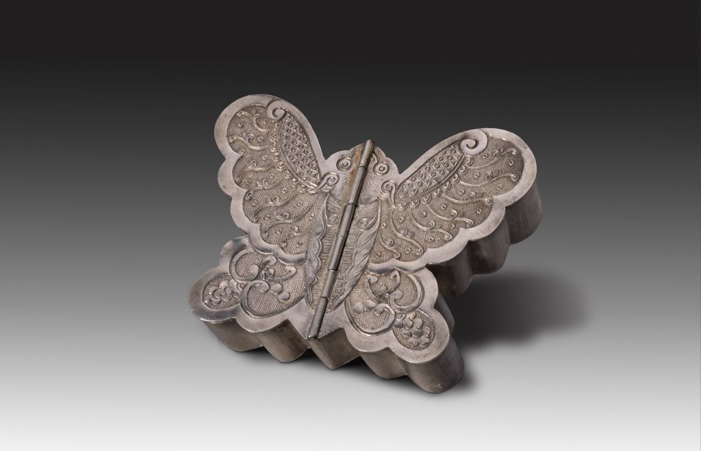 图片[1]-Silver carved butterfly box-China Archive